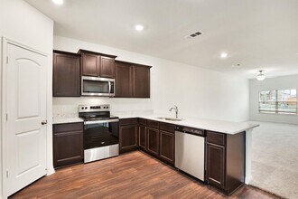 14313 Boomtown Way in Elgin, TX - Building Photo - Building Photo
