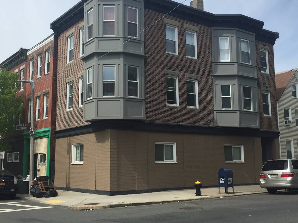 241 Maverick St in Boston, MA - Foto de edificio