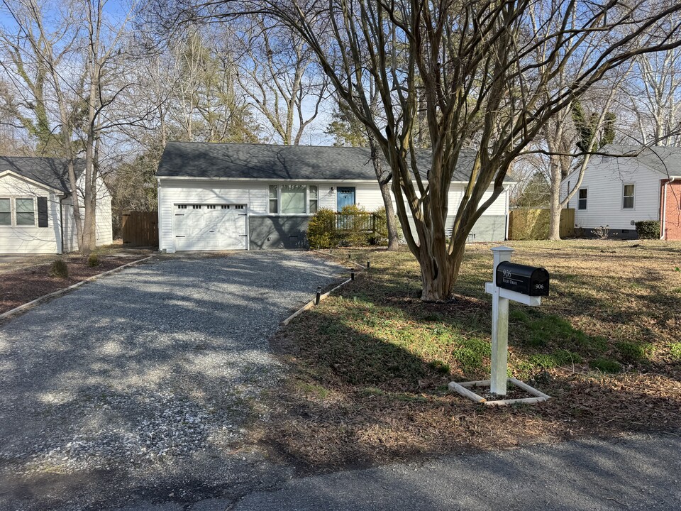 906 Foley Dr in Williamsburg, VA - Building Photo