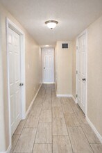 706 Harris Ave in Pasadena, TX - Foto de edificio - Building Photo