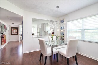 1056 Forest Lakes Dr in Naples, FL - Building Photo - Building Photo