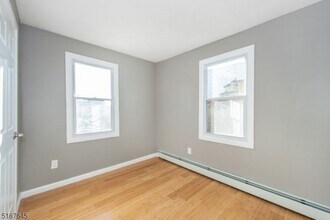 581 E 18th St-Unit -FL3 in Paterson, NJ - Building Photo - Building Photo