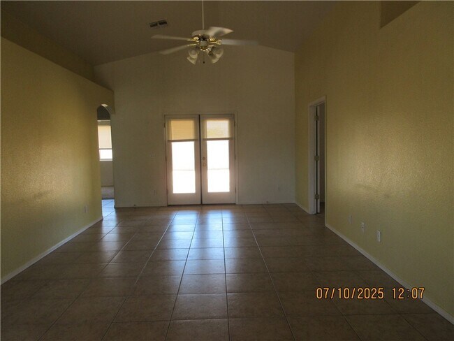 3256 N Yuma St in Kingman, AZ - Foto de edificio - Building Photo