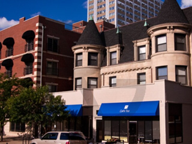4715 N Sheridan Rd in Chicago, IL - Building Photo