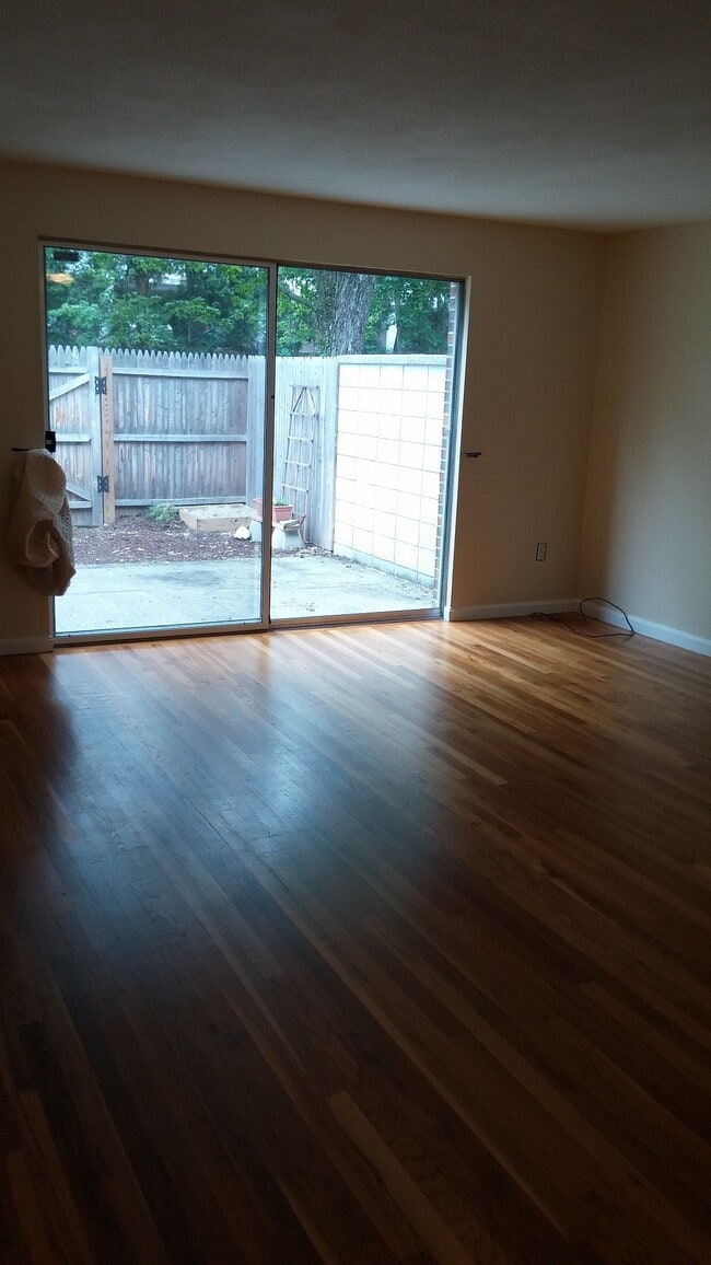 32 Webster Ct in Amherst, MA - Building Photo - Building Photo