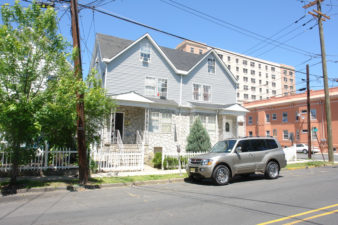 86 Market St in Perth Amboy, NJ - Building Photo