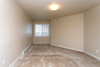 Crossings at Water's Edge in Moorhead, MN - Foto de edificio - Interior Photo