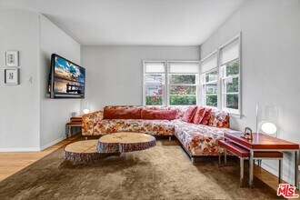 5723 Cantaloupe Ave in Los Angeles, CA - Building Photo - Building Photo