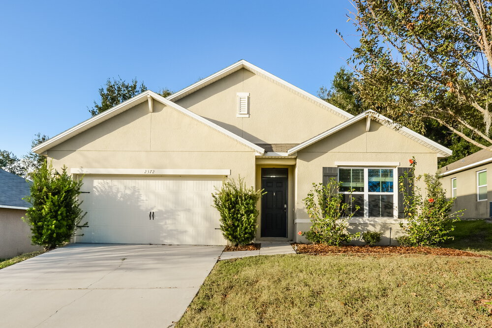 2372 Valhalla Dr in Tavares, FL - Building Photo