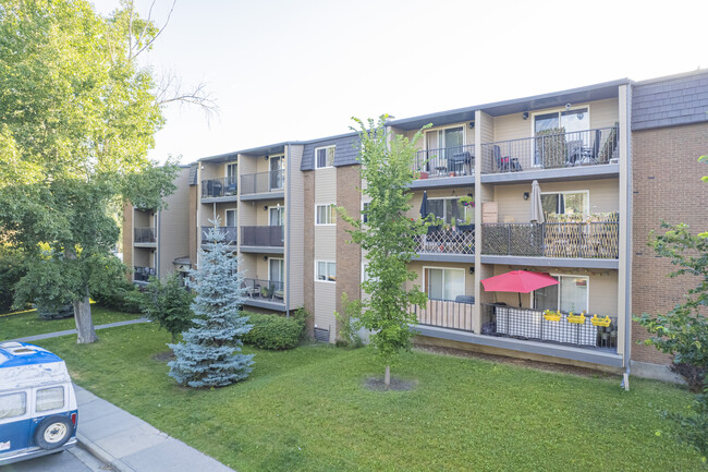 2508 17th St SW in Calgary, AB - Building Photo - Building Photo