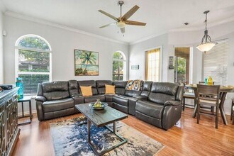 146 Fernwood Crescent in Royal Palm Beach, FL - Foto de edificio - Building Photo