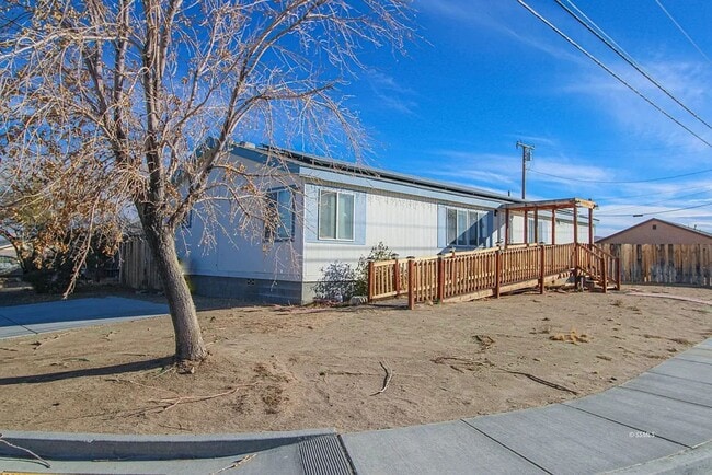 property at 935 W Sullivan Ave