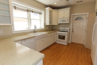 2619 W Greenleaf Ave in Chicago, IL - Building Photo - Building Photo