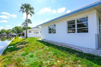 2777 Shoreview Dr in Naples, FL - Building Photo - Building Photo