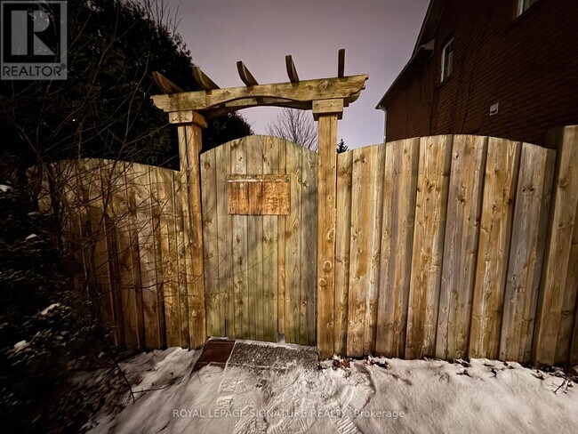 731 Bennett Blvd in Milton, ON - Building Photo - Building Photo