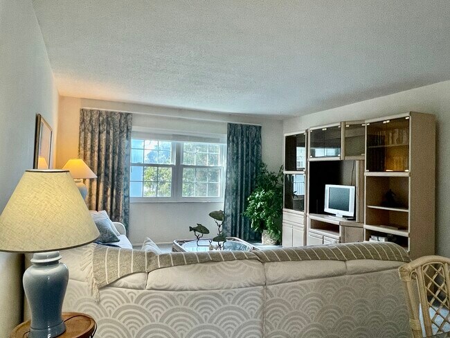 property at 701 Poinsettia Rd