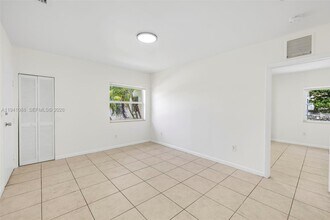 575 NE 82nd St in Miami, FL - Building Photo - Building Photo
