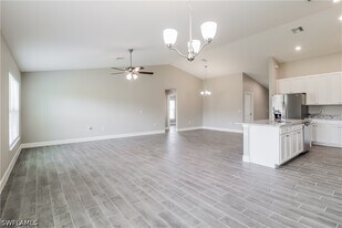 2902 7th St W in Lehigh Acres, FL - Building Photo