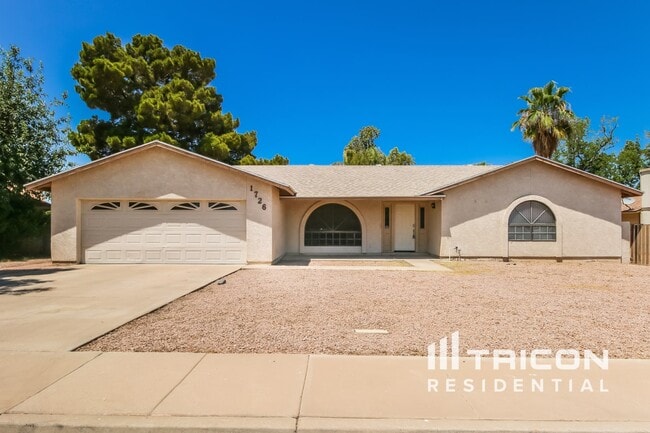 property at 1726 N Summer Cir