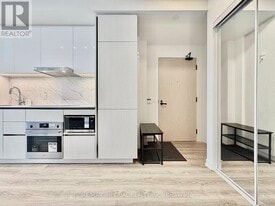8 Interchange Wy in Vaughan, ON - Building Photo