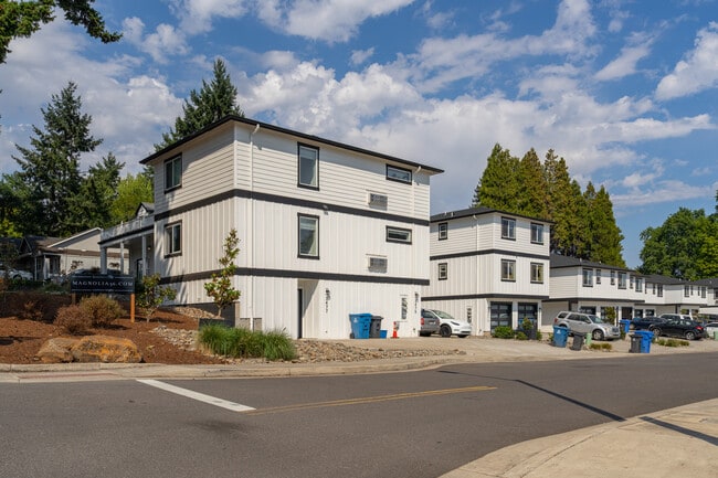Magnolia 36 in Salem, OR - Foto de edificio - Building Photo