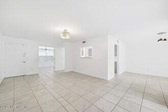 4329 Plaza Gate Ln S in Jacksonville, FL - Building Photo - Building Photo