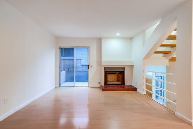 property at 1077 W Kensington Rd