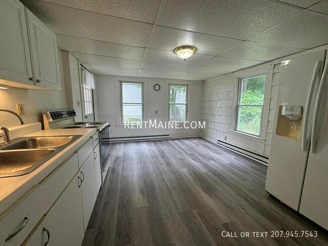 38 Academy St, Unit C in Hartland, ME - Building Photo - Building Photo