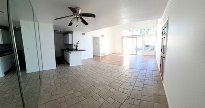 5700 Etiwanda Ave, Unit Unit 205 in Tarzana, CA - Building Photo - Building Photo