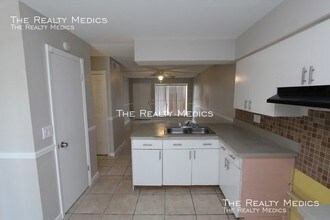 1896 CARALEE Blvd-Unit -#2 in Orlando, FL - Foto de edificio - Building Photo