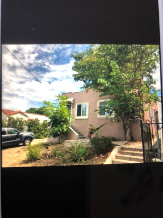 1212 Manzanita St in Los Angeles, CA - Building Photo