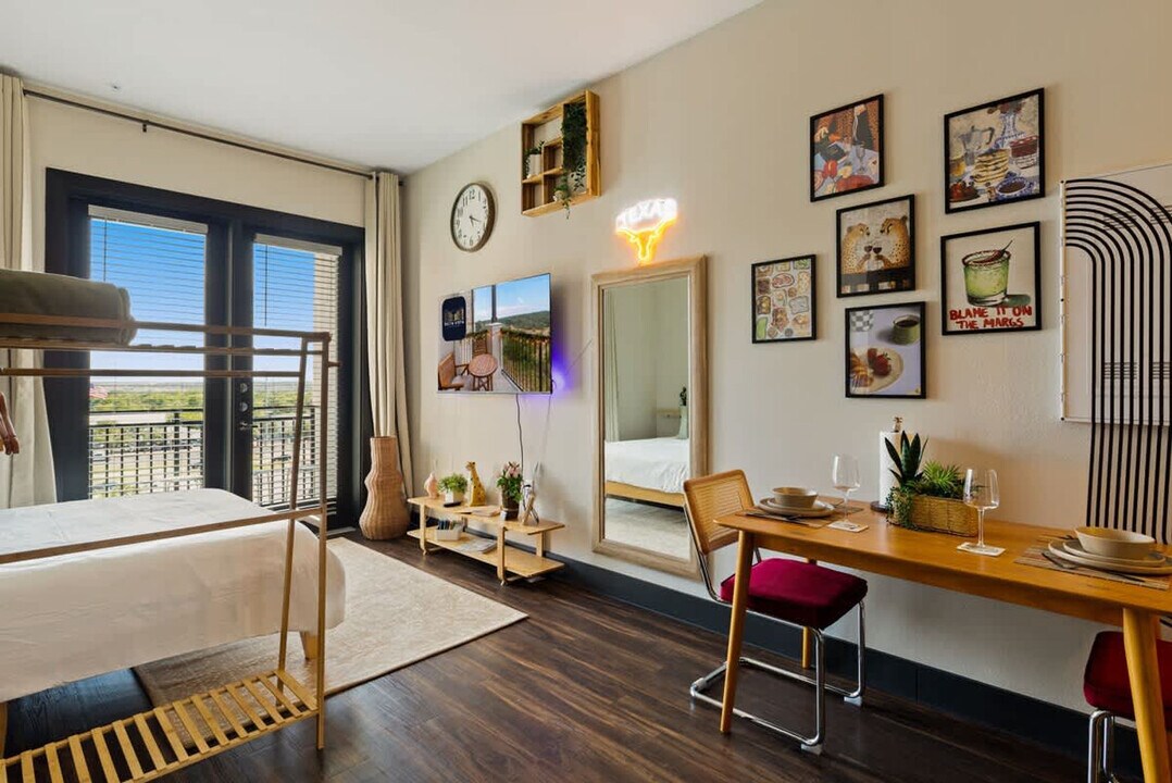 9127 Research Blvd in Austin, TX - Foto de edificio