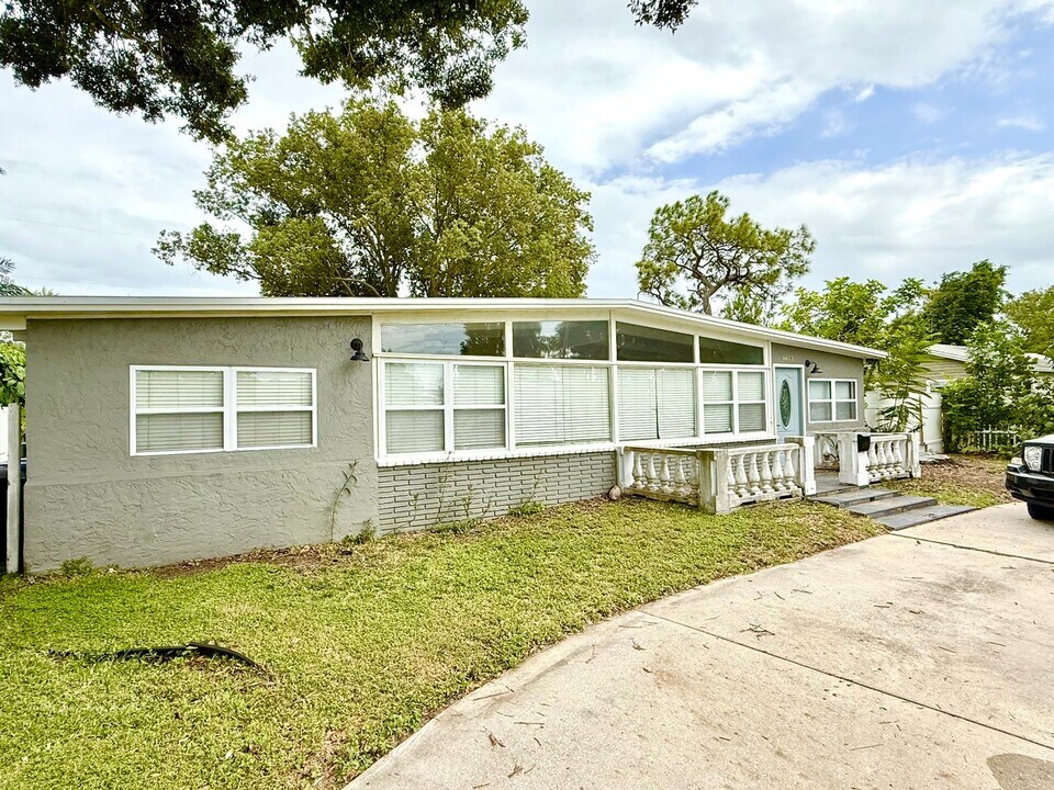 6613 Orchard Dr N in St. Petersburg, FL - Building Photo