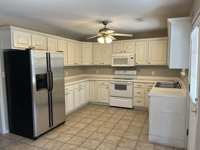 2012 E 22nd St in Russellville, AR - Building Photo - Building Photo