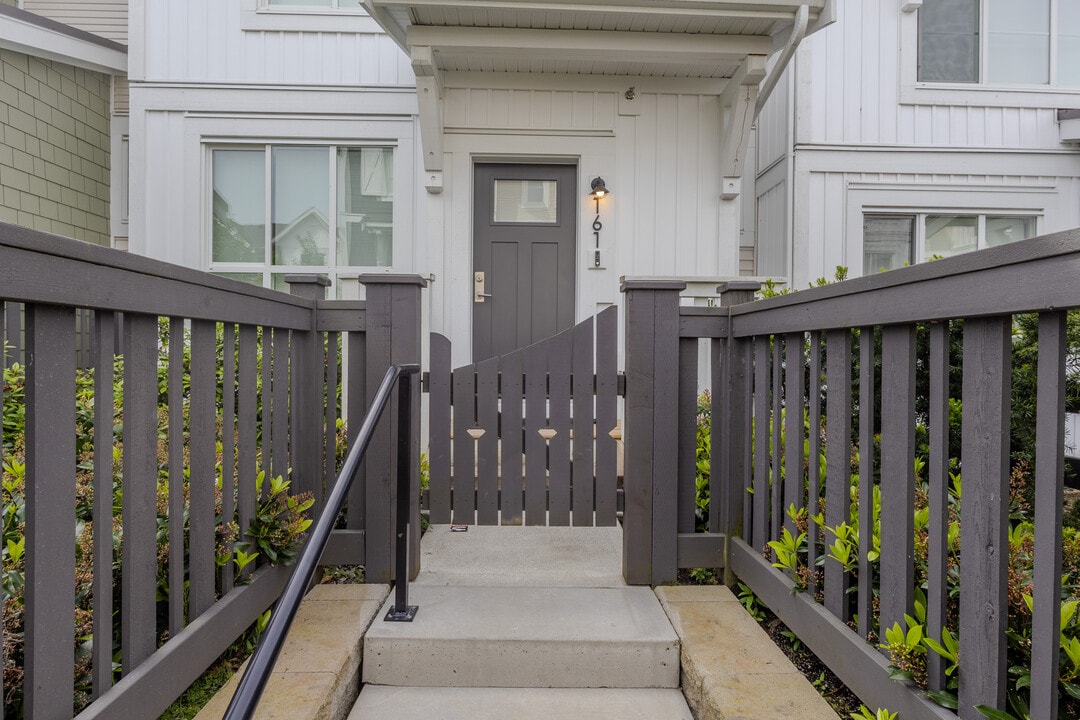 8335 Nelson St in Mission, BC - Building Photo