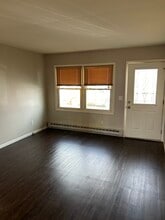 1654 Bluebird Dr, Unit A in Lowell, IN - Foto de edificio - Building Photo