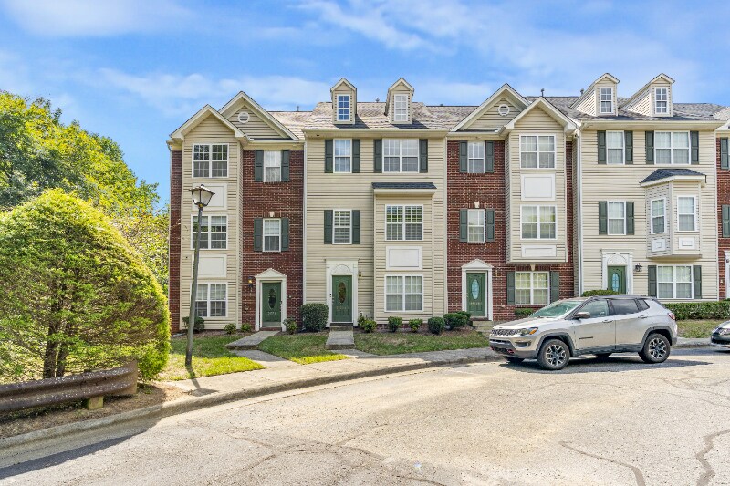 10094 Treeside Ln in Matthews, NC - Building Photo