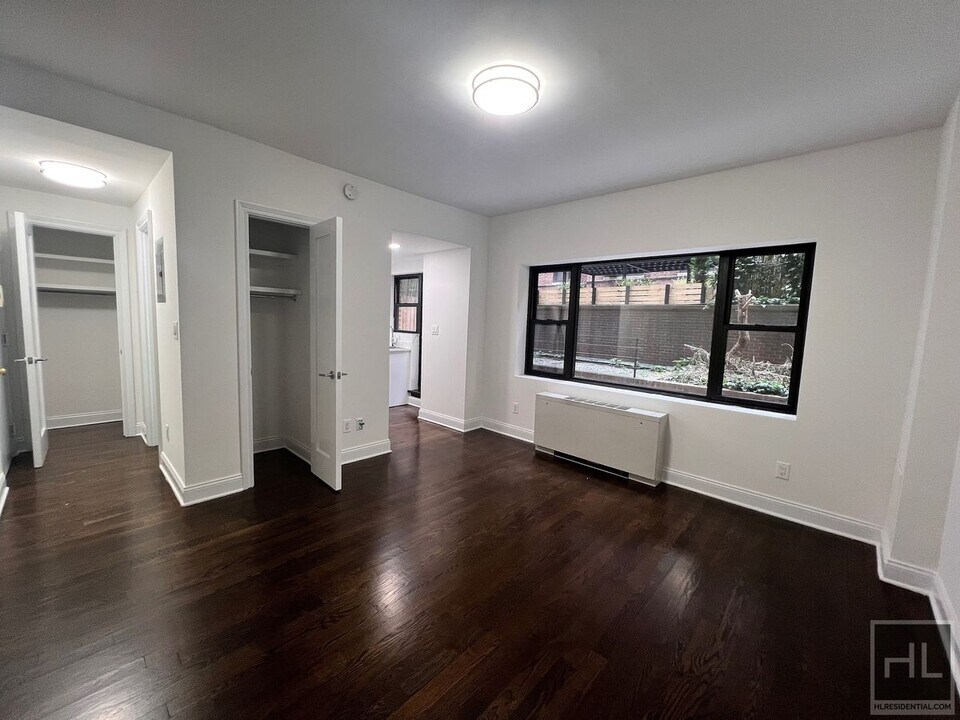 EAST 56 STREET in New York, NY - Building Photo