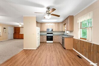 527 Mountainside Dr in Rabun Gap, GA - Foto de edificio - Building Photo