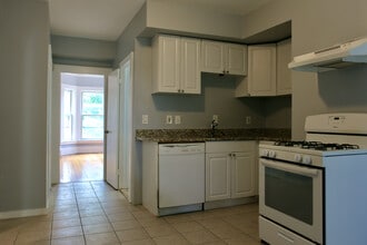 163 Trenton St, Unit 2 in Boston, MA - Building Photo - Building Photo