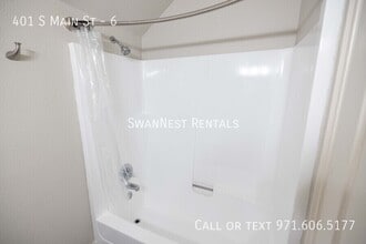 401 S Main St in Newberg, OR - Building Photo - Building Photo