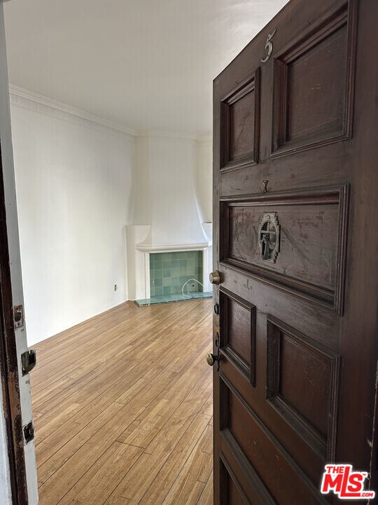 5564 W 6th St in Los Angeles, CA - Building Photo