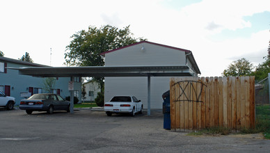 1101 Locust St in Nampa, ID - Foto de edificio - Building Photo