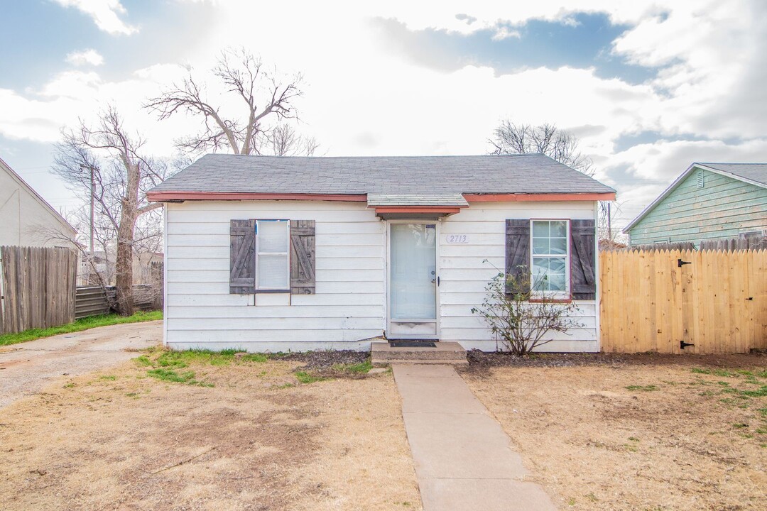 2713 Dartmouth St in Lubbock, TX - Building Photo