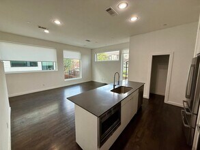 4211 Delano Pl in Dallas, TX - Building Photo - Building Photo