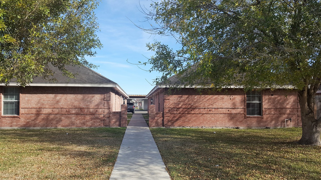 2300 N Erica St in Pharr, TX - Building Photo