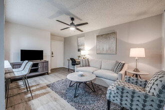 4801 Gus Eckert Rd in San Antonio, TX - Building Photo - Building Photo