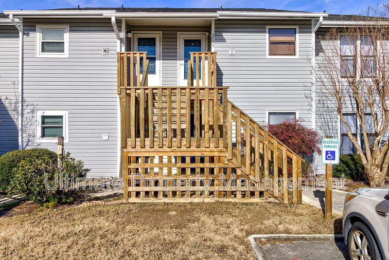 2504 Flint Dr in Wilmington, NC - Building Photo