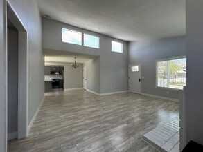 31091 Via San Vicente in San Juan Capistrano, CA - Foto de edificio - Building Photo