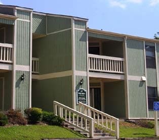 Pine Knoll in Milledgeville, GA - Building Photo